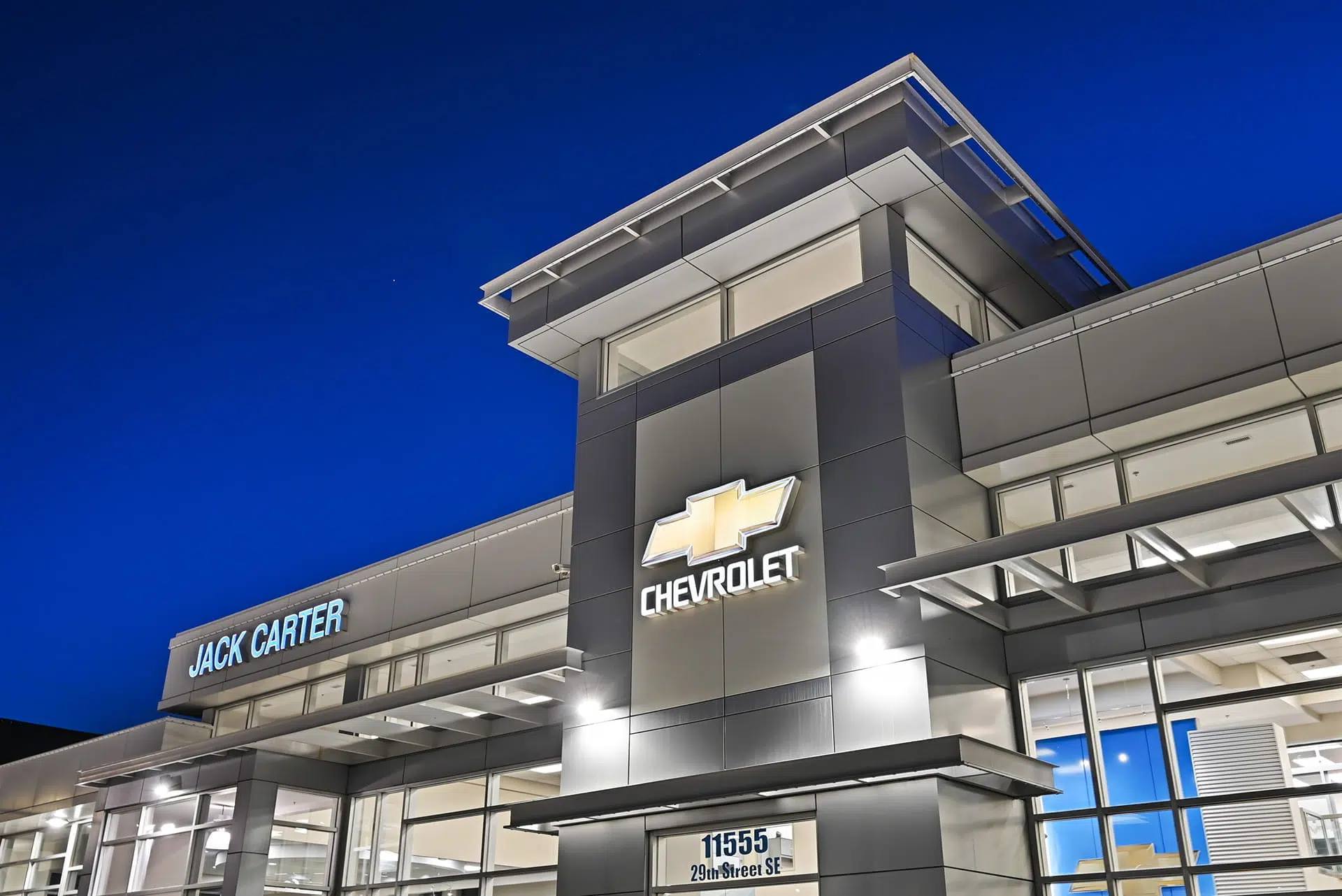 Car dealership at dusk with no roofline lights