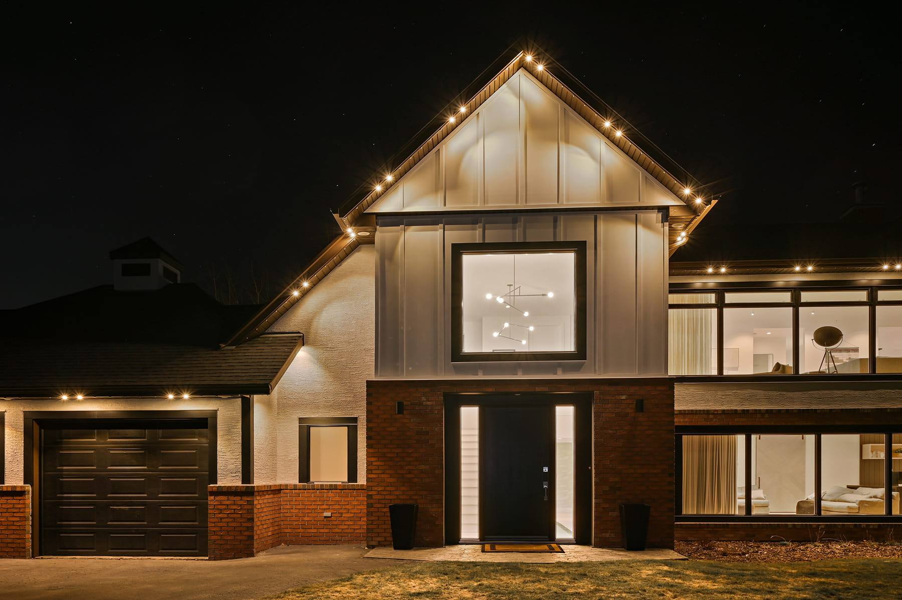 Modern farmhouse with warm white Gemstone roofline lights
